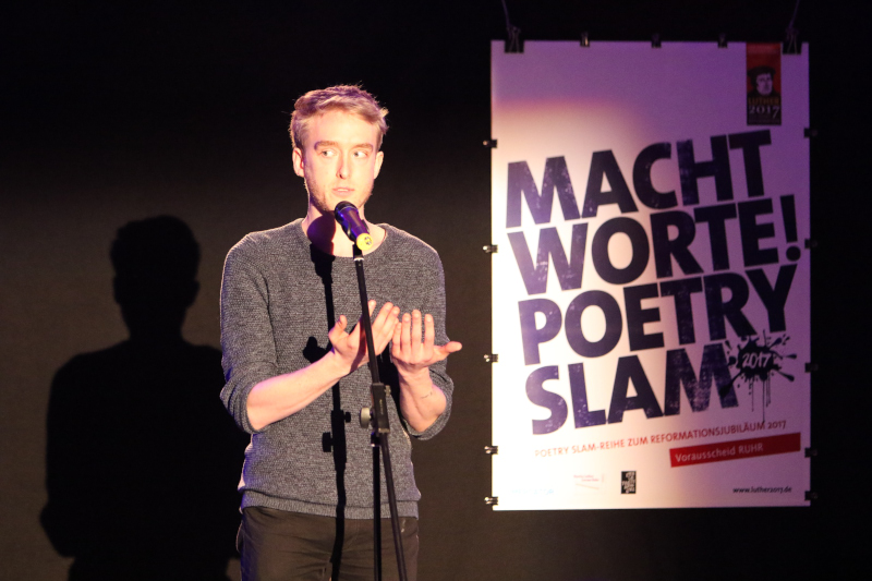 Poetry-Slam-Vorentscheidung.NRW-Sieger Tobias Gralke. 