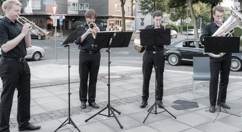 Musikalisches Willkommen vor dem Forum mit Urban Brass. Foto Andrea Conrad
